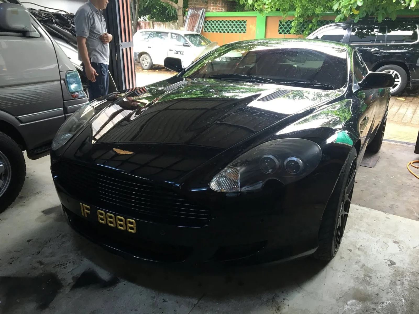 Aston Martin DB9 สีดำ เข้ารับบริการที่ศูนย์ Doctor Auto Performance