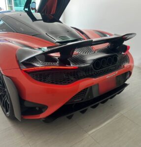 เปลี่ยนน้ำมันเครื่องรถ Supercar